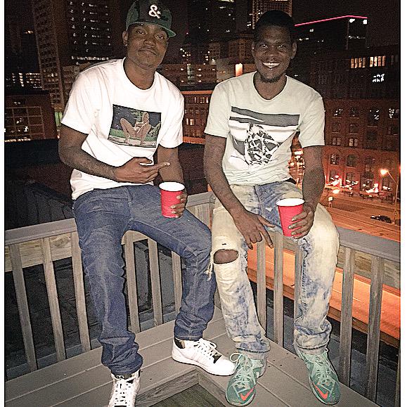 yarddy_qp's tweet photo. Blood makes us related , but loyalty makes us family ! #BloodBrother #HeSwingIHitYa #RoofTopFlow #NightLifeBaby http://t.co/1Z6TIymd3H