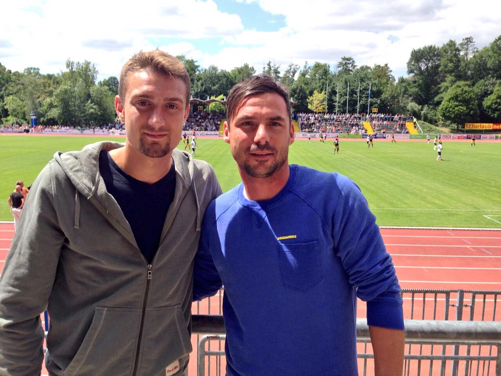 RBLeipzig's tweet photo. Hoher Besuch in Bautzen! RBL-Profi Stefan Ilsanker und RBL-Assistenztrainer Zsolt Löw feuern die #RBLU23 an! #BAURBL http://t.co/Lpy5O1ROn5