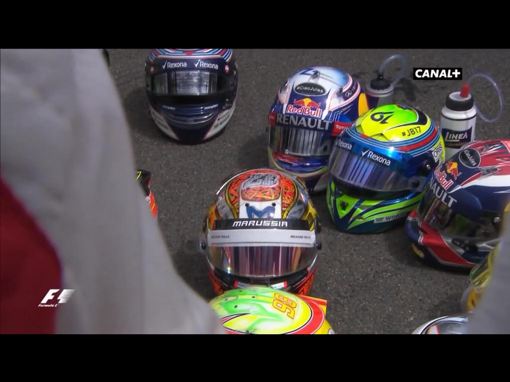 LaurentDupin_f1's tweet photo. Bel hommage à @Jules_Bianchi sur la grille avec tous les pilotes @CanalPlusF1 http://t.co/jNAsQLtvyZ
