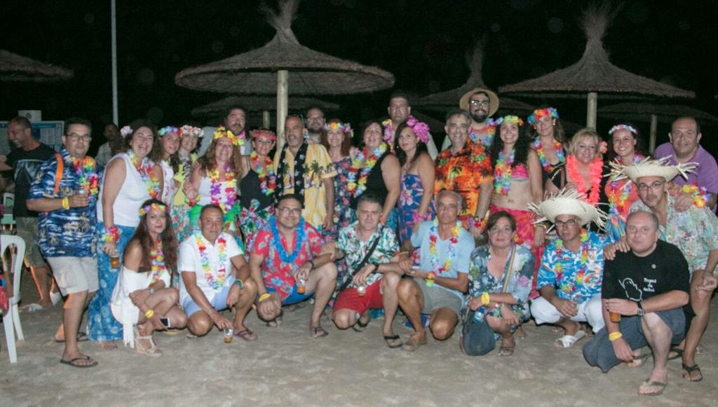 TropasdeAnibal's tweet photo. Calentando motores.. Fiesta hawaiana por el cumpleaños de nuestro general. 
(Foto @pjperezmurillo ) http://t.co/cXz8pxRLZM