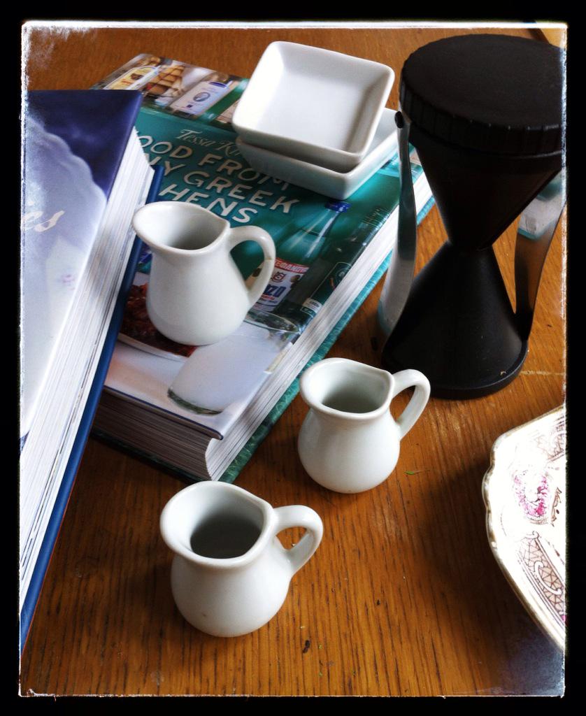SMcCallumSilver's tweet photo. Enjoyable start to Sunday, love my #kitchenjumble finds and @Farrobakery cannelle just divine! Thanks @HartsBakery http://t.co/lWZVQ0fYH2