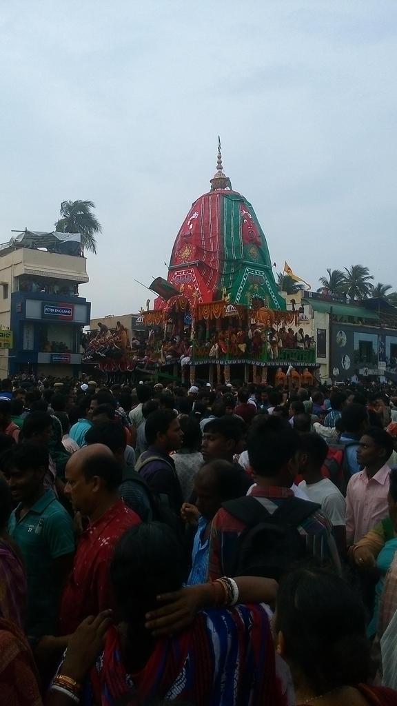 BaradaDs's tweet photo. Live pics.
#BahudaJatra http://t.co/bGMOmuy7pu
