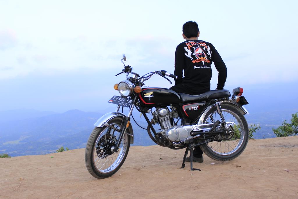 Lagi pengen sendri, 
#paralayang #desa_citangtu
@explore_kuningan 
<a href="/nuindrot/">indra pratama</a> <a href="/Kuningan_Asri/">Kuningan Asri</a> <a href="/beritakuningan/">Berita Kuningan</a>