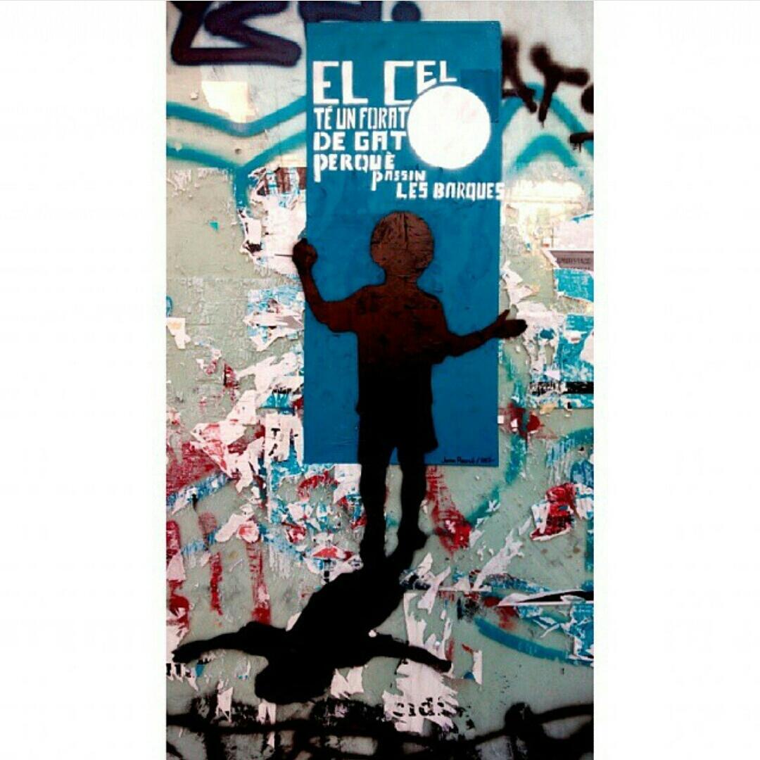 El cel té un forat de gat perquè passin les barque.