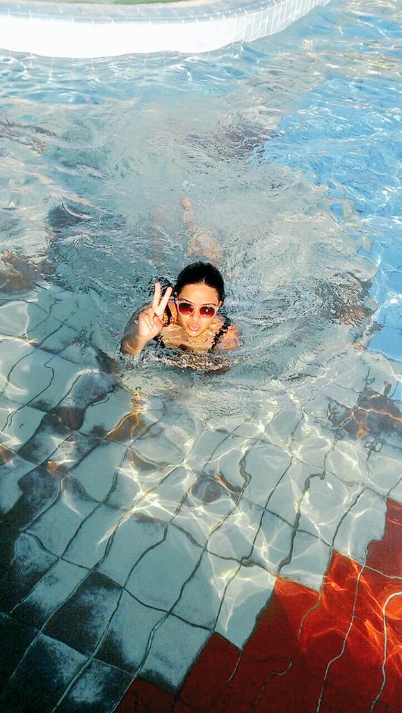 ItsMissSue's tweet image. Last day in paradise #Sa7el #pool #funpool #vacation #qualitytime 🍹🌴🏊