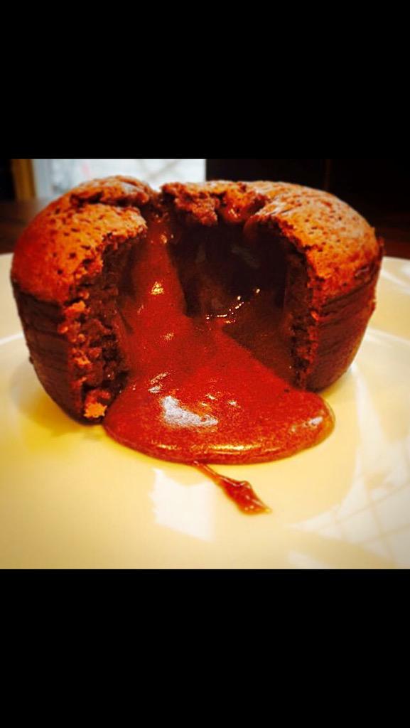 crawleycooks's tweet photo. #foodfeed Toblerone fondant. http://t.co/uVdYmfm1yW