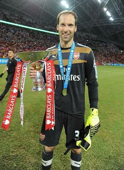 Kiyaawe's tweet photo. Congrats to Petr Cech winning his second trophy today😂😂

second game second trophy✔

CS " third game third trophy? http://t.co/nDJZU1ZTer