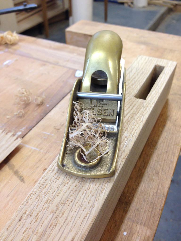 ElizabethADC's tweet image. Day 3: POWER TOOLS! Mortice &amp;amp; domino joint routing, band-saw tapering, &amp;amp; the baby &apos;apron&apos; plane #woodwork #noplasters