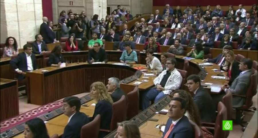 sextaNoticias's tweet photo. El Parlamento andaluz volverá a pagar dietas a sus diputados en agosto, mes inhábil ▶ http://t.co/5emJKSikfh http://t.co/YLk7ovCJnf