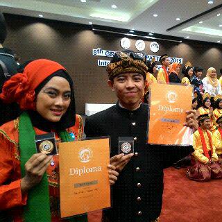 Medali emas dan perak baru saja dimenangkan padus Sunshinevoice UMY di grandprix Pattaya, Thailand. -via @RAKAwij