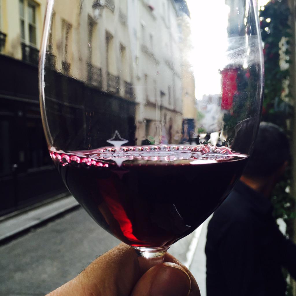ReddparisWine's tweet photo. Ilya de la soleil quand même aujourd'hui a Paris #reddbaravin #reddparis #reddwinebar  #winebar http://t.co/REH8tH2Fbm