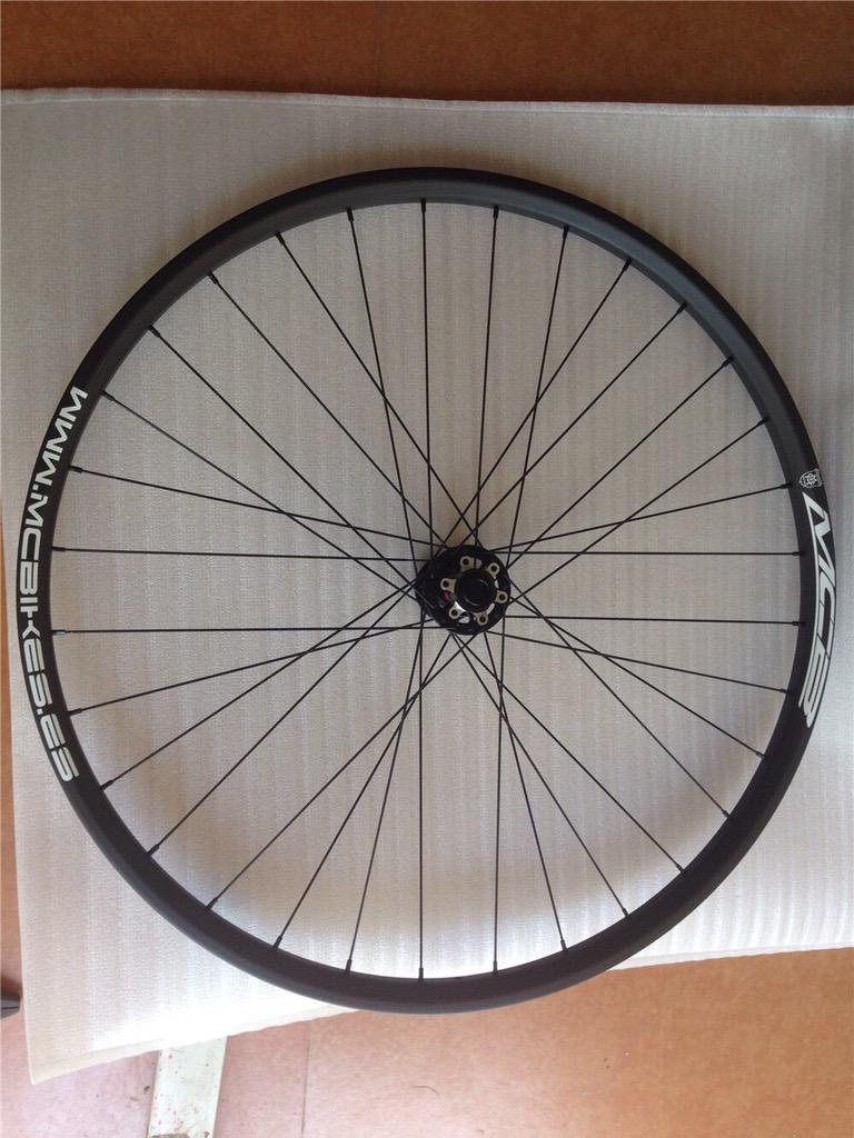mcbikes_es's tweet photo. carbono t800 30mm hookles 1420gr http://t.co/tEzL9LOS6b