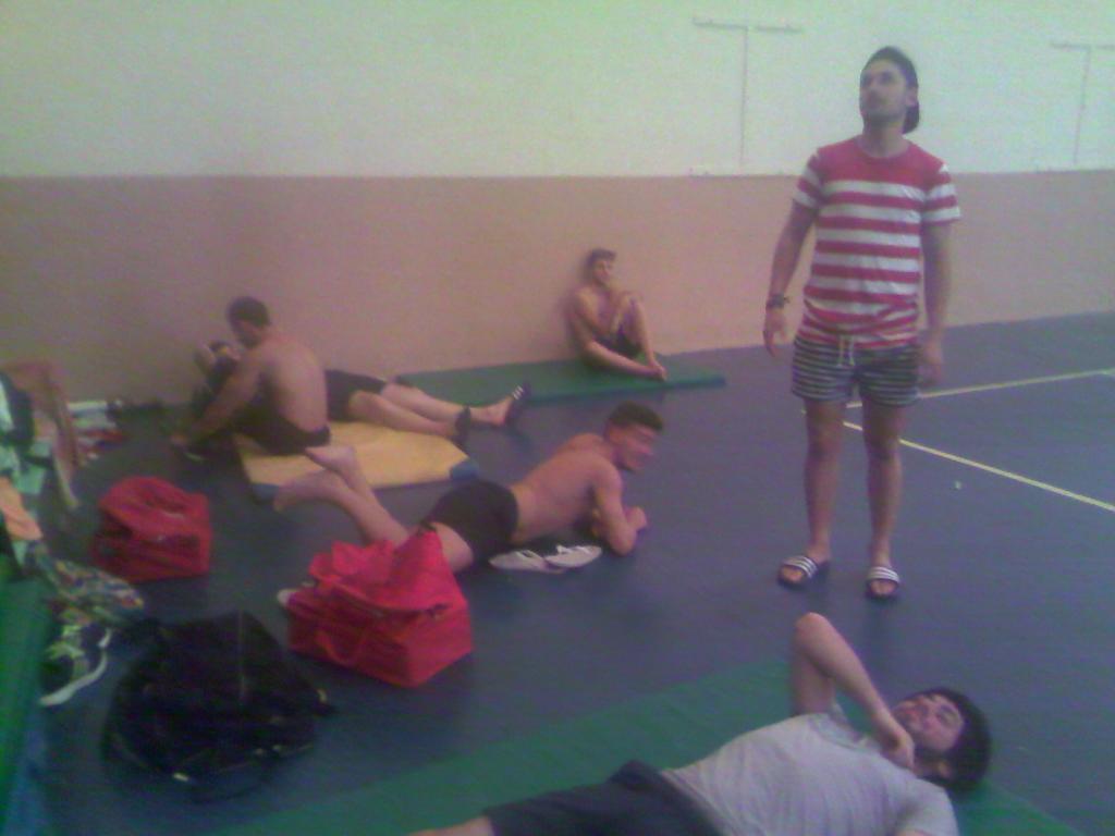 CarlosGomez13's tweet photo. Descansando antes de la final!! #VamosGuadianaSub20 http://t.co/1WMgxhefqi