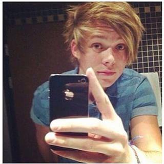 Ashton Irwin Mirror Selfies