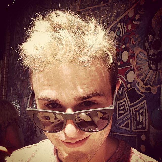 Almost_July's tweet photo. Ready to play #AskAlmostJuly what do you want to know? #AlmostSkippy #CaliVersion #beachbreakfast http://t.co/wZywdiazPz