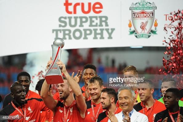TheFootbaIlHub's tweet photo. .@TSBible Oh, so the True Super trophy doesn't count now? http://t.co/lBX6rxktuj