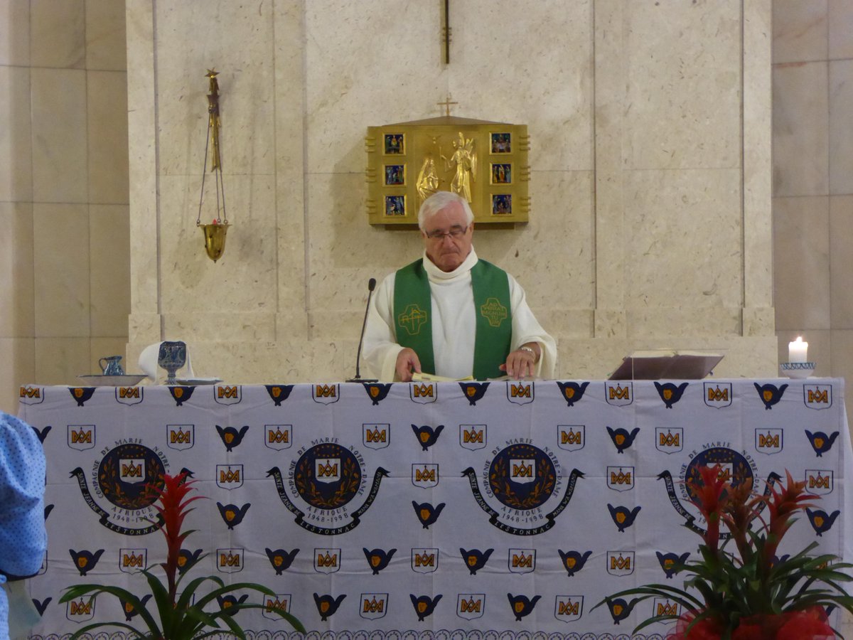 Eucharistie, présidée par le P. Pierre Rospide, religieux assomptionniste, nous avons évoqué la Compagnie en Belgique
