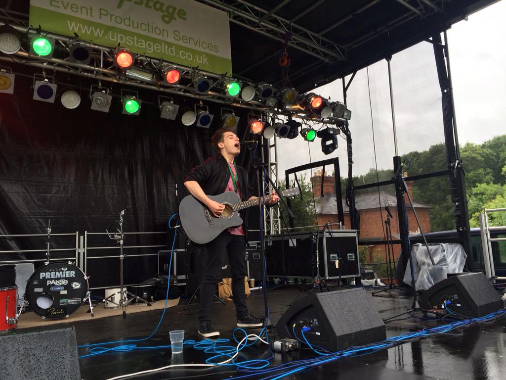 Stuart Woolfenden
This guy is already going places, a brilliant performance.
One guy owning a stage and crowd himself