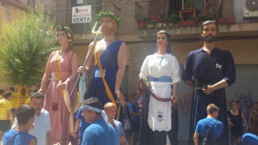 BarridelPort's tweet photo. Fi de festes celebrant 25anys @GegantsdelPort amb @gegantsserrallo i @Tocabemolls Totes fotos i vídeos aquests dies! http://t.co/rf3j5FicyK