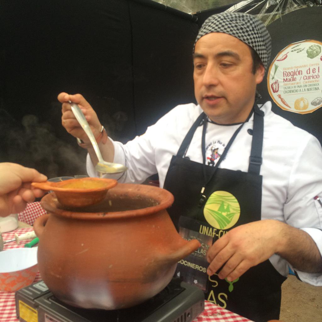 Último día de <a href="/CaldilloCazuela/">Caldillos y Cazuelas</a> en Curicó. Venga a probar los caldos que forman parte del alma de Chile