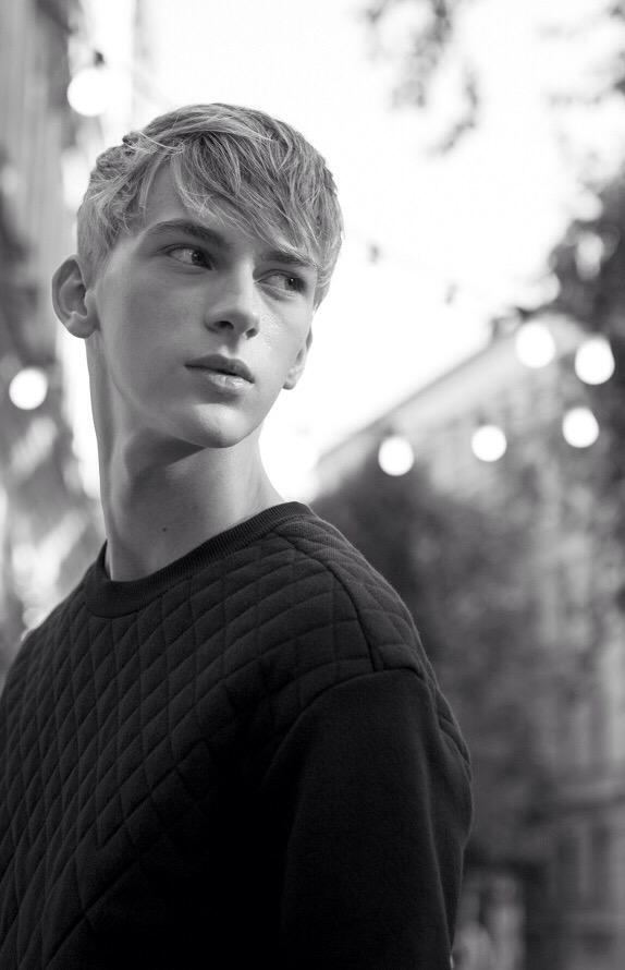 attractive_bot's tweet photo. Dominik Sadoch
ポーランド出身のモデル
https://t.co/XPSI6IfCdq