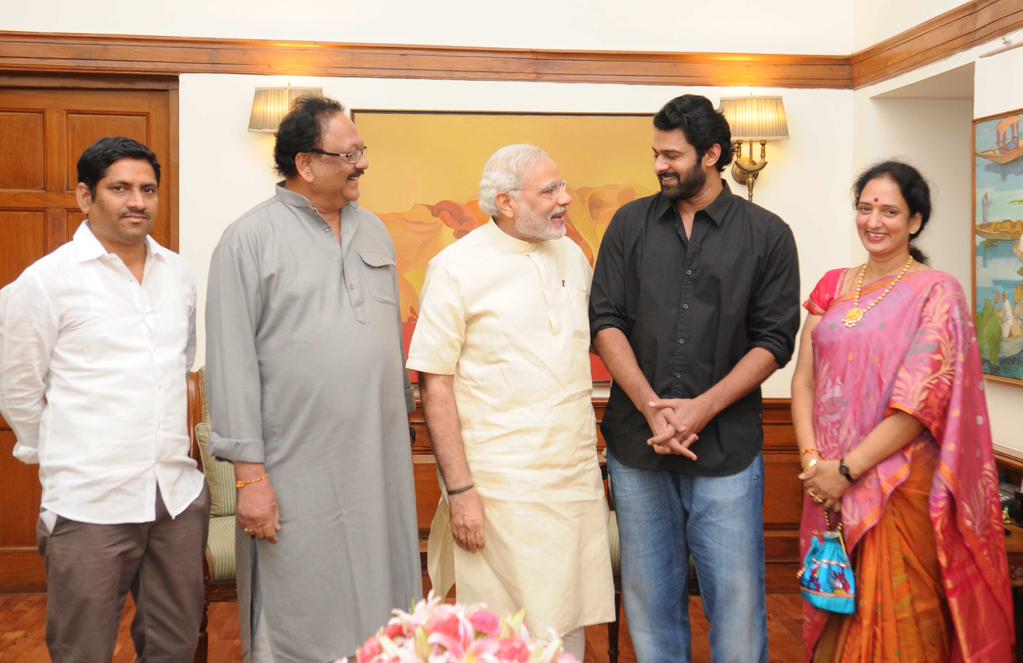 NamoInNews's tweet photo. "Bahubali" @PrabhasRaju meeting with PM @narendramodi http://t.co/nX1hDvjQg0