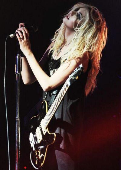 Happy birthday Taylor Momsen! You are such an inspiration    have a great day 