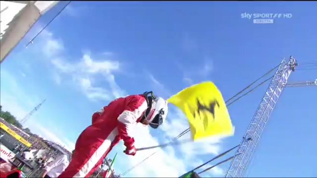 Dancing with the winner! #SkyMotori #SkyF1 #Ferrari #CiaoJules #Vettel <a href="/ScuderiaFerrari/">Scuderia Ferrari HP</a> ☝🏼️