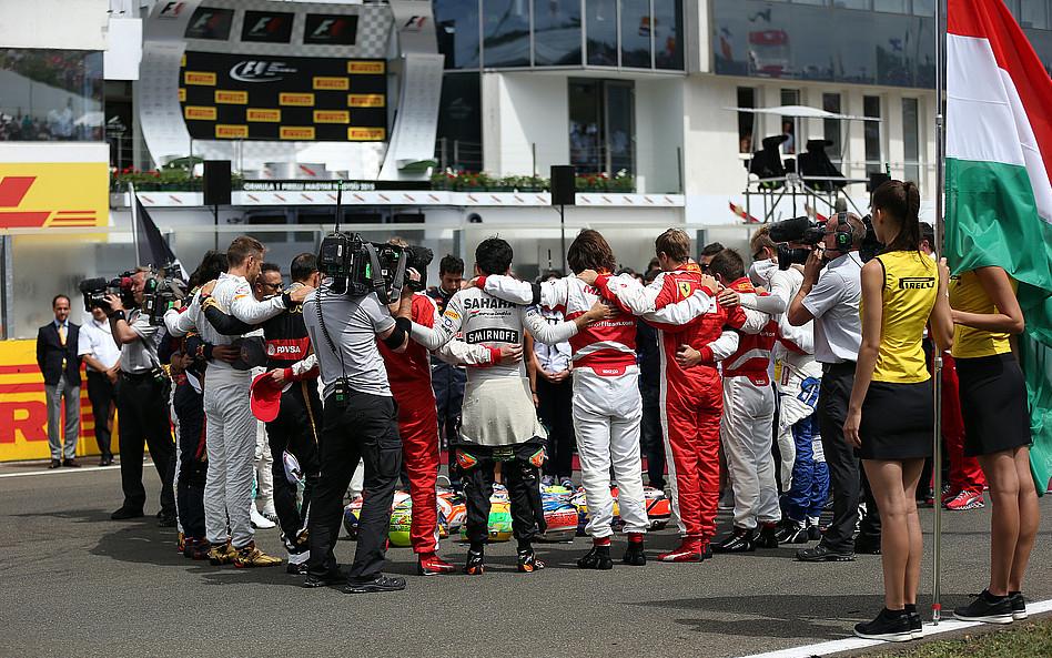 NicoleNinaF1's tweet photo. #RacingForJules #CiaoJules #YouAreAlwaysWithUs #JB17 #JB17Forever http://t.co/h1Hq0uQ4Px