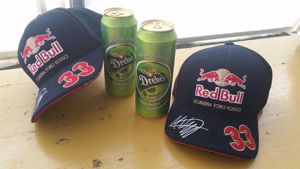 GerardBos's tweet photo. Zo, nu eerst een...Dreher! De #4eplaats van @Max33Verstappen is een biertje waard. Groeten uit Hongarije. http://t.co/2AuzLHvZlf