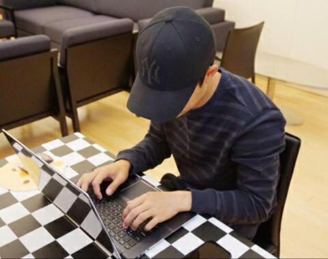dyokyungja's tweet photo. New ship!
Kyungsoo ❤️ laptop/pc
#kyungtop #lapsoo #psoo #kyunglap http://t.co/FytVWJQs5k