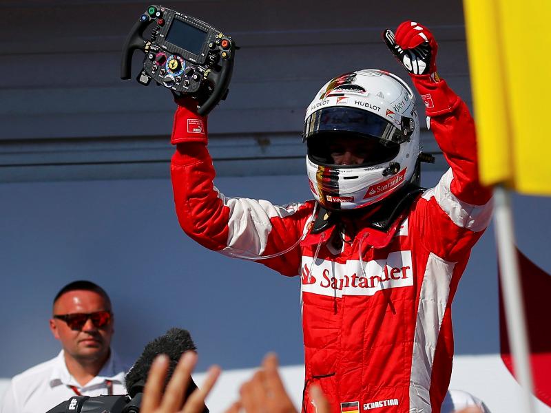 VIVAcoid's tweet photo. Sebastian Vettel Juarai F1 GP Hungaria http://t.co/d4vEYN0Iov http://t.co/wqd2lw8ewe