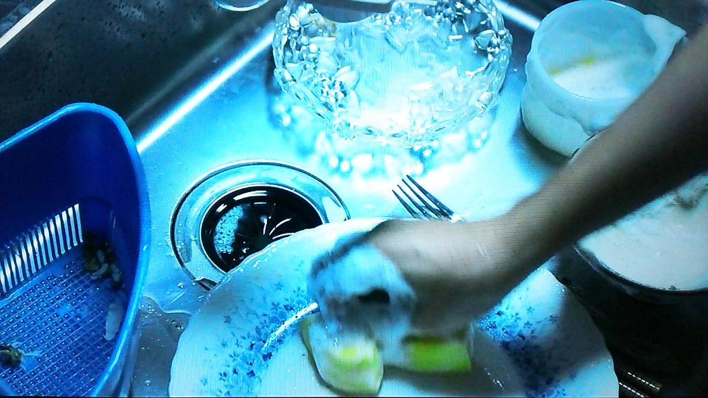 禅 共喰いでの遠馬の流しに直接お皿を押し当ててゴシゴシするお皿洗い これは将暉くんの素のやり方 と 問レスでの大智の皿の割り具合を見てからの 居酒屋で皿洗いのバイトをする雅志を見て やっぱり器用貧乏の苦労人なんだね雅志 としみじみした Http