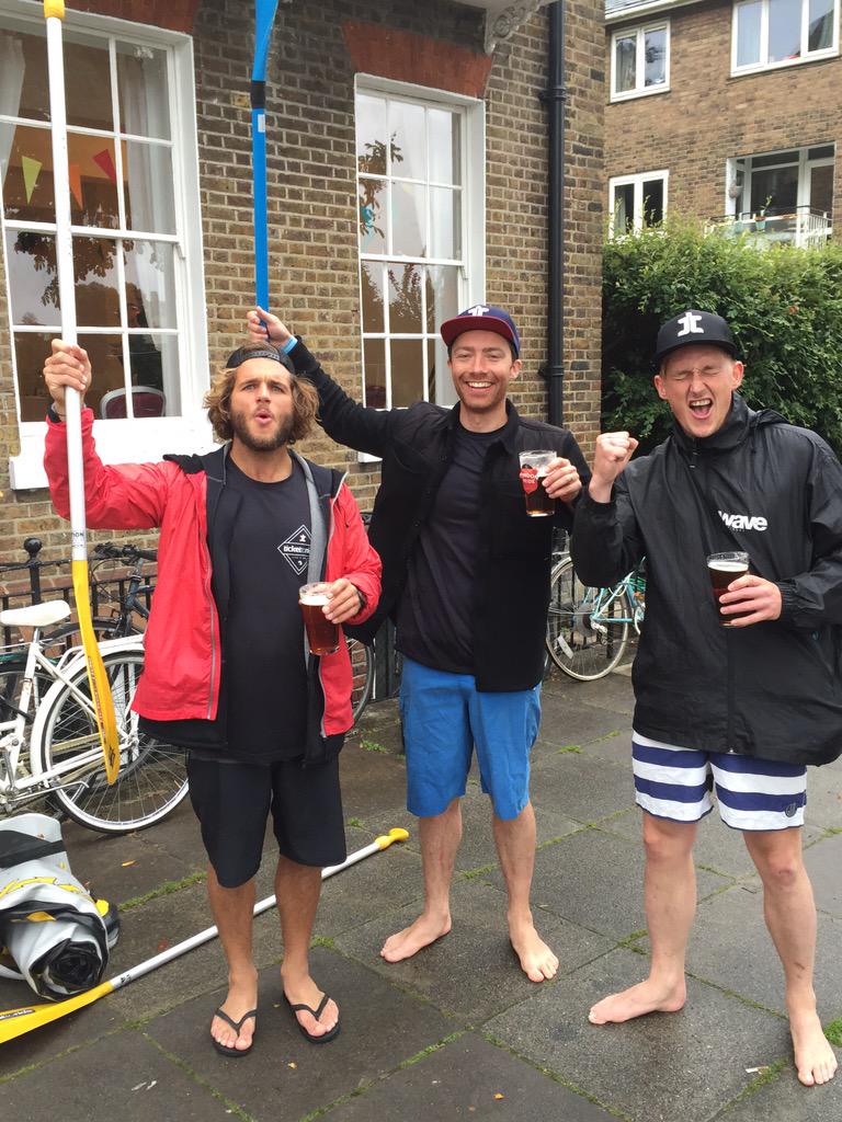 ThamesPaddle's tweet photo. Marathon paddlers return! @LWOLewis @Max_Errant @TTRide #thamespaddle http://t.co/sN2m758t2M