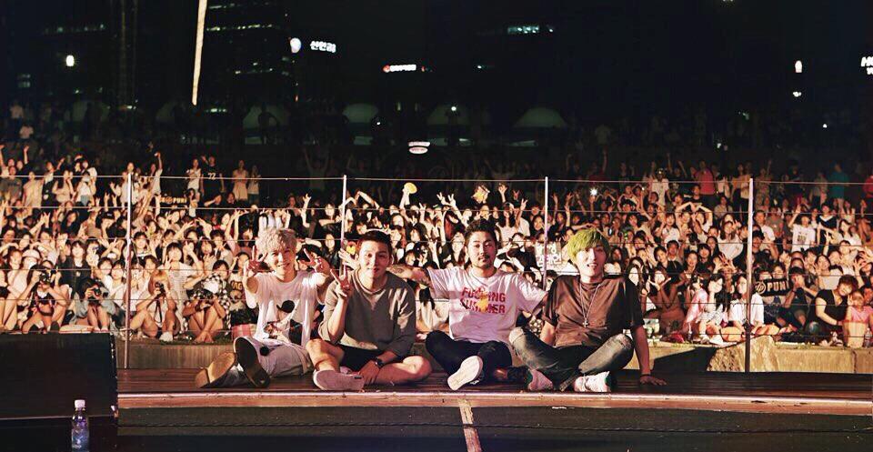 Band_DICKPUNKS's tweet photo. 한여름 밤 한강에서 펼쳐진 딕펑스의 첫번째 게릴라 콘서트에 찾아와 주신 많은 팬분들께 정말 감사드립니다. #딕펑스 의 신곡 #한강에서놀아요 는 오는 7월 28일 (화) 전격 공개 될 예정입니다. http://t.co/Srv7w1d592