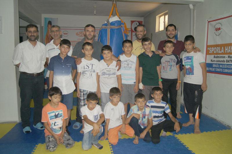 VELİLER, KURSUN KAPATILMASINA TEPKİLİ gencinsesi.com/haber/3744/vel…