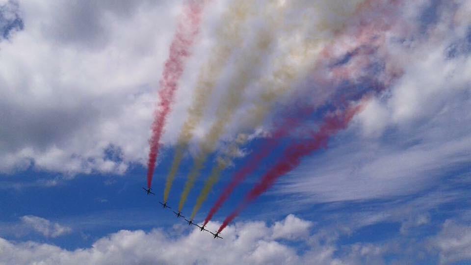 Angel_Esojo's tweet photo. La @patrullaguila del @EjercitoAire por el cielo de #España en el Festival Aéreo de Gijón. #OrgulloEspañol ✈️🇪🇸 http://t.co/GWc8RQuUyk