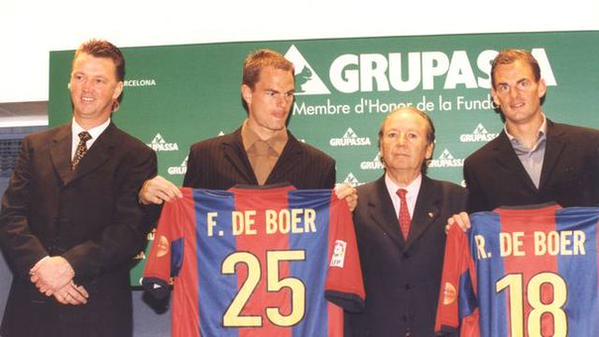 90sfootball's tweet photo. Louis van Gaal with new signings Frank and Ronald de Boer, 1999. http://t.co/QaIz7NmDn2