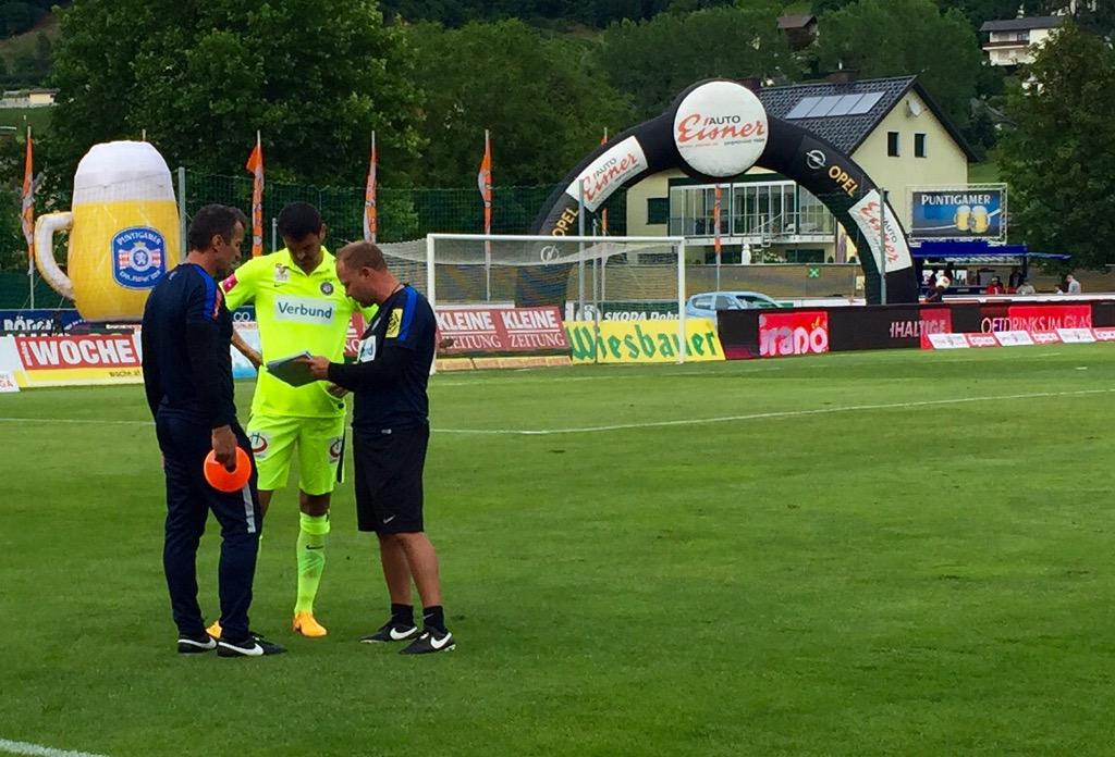 Shikov gets instructions from two assistant coaches; photo: Austria Wien Shikov gets instructions from two assistant coaches; photo: Austria Wien