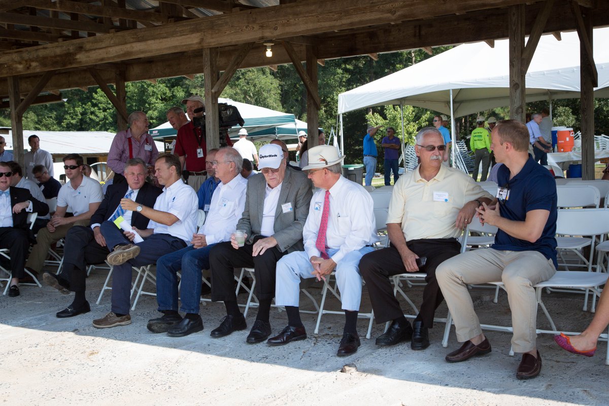 O2emc's tweet photo. @SenatorBurr joined 100 local leaders at #Montgomerysolar to tour a 20MW Solar Farm in Biscoe NC http://t.co/rEKys6ZUaR
