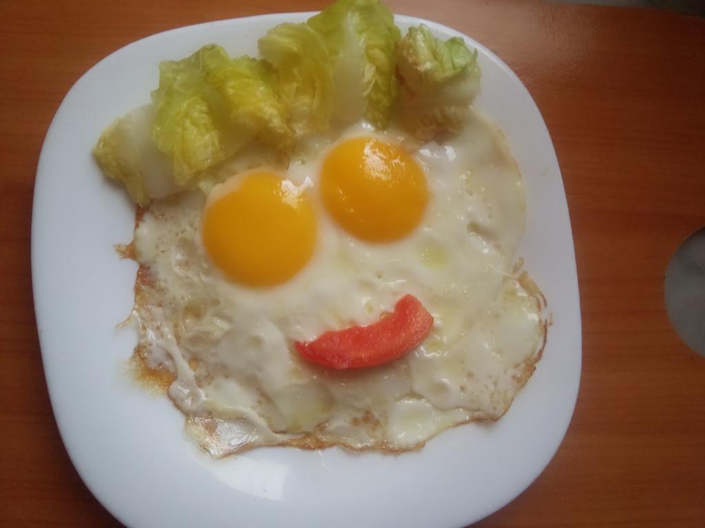 foufani_23's tweet photo. Bon appétit mn petit frér 🐣🍳😧😜✌ #cute #yamm #egges #breakfast http://t.co/jD9CoChb6p