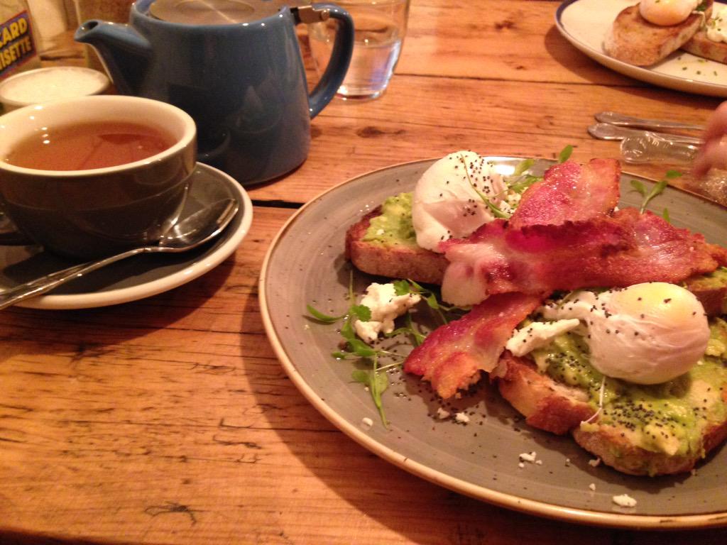 Jo_Houlden's tweet photo. Delicious Sunday breaki @Mudtooting this morning! #mudtooting #eggs #tea #bacon #sundaybreakfast http://t.co/qFk0UCC3Mv