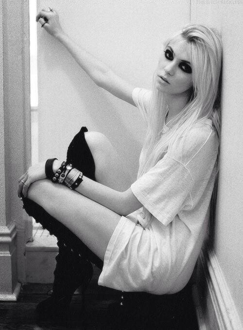 Happy birthday taylor momsen 