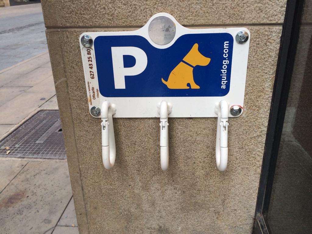 BAKSITE's tweet photo. We waren al bekend met de Duitse frauenparkplatz.
Maar deze Spaanse is nieuw voor ons http://t.co/NaIaj9IjVC