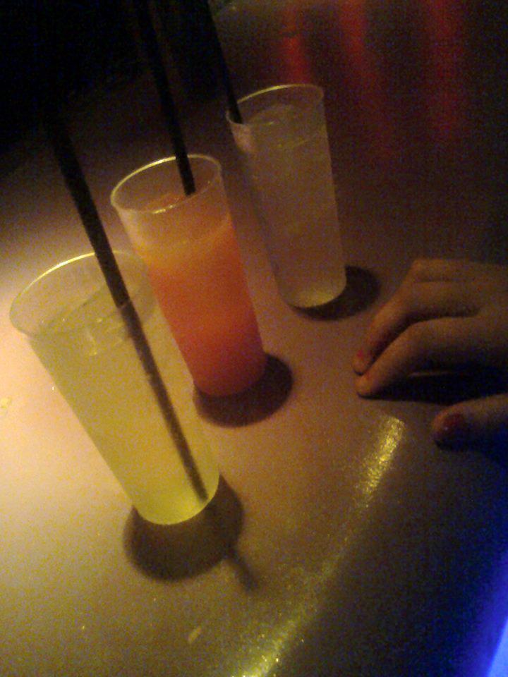 TefiMansilla's tweet photo. #Sobremonte #MelonConSpeed #SexAndTheBeach #VodkaConSpeed #amigasputipobres http://t.co/V2y2HsjZez