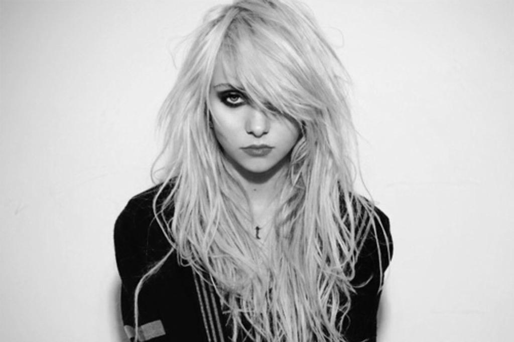 Happy birthday Taylor Momsen     