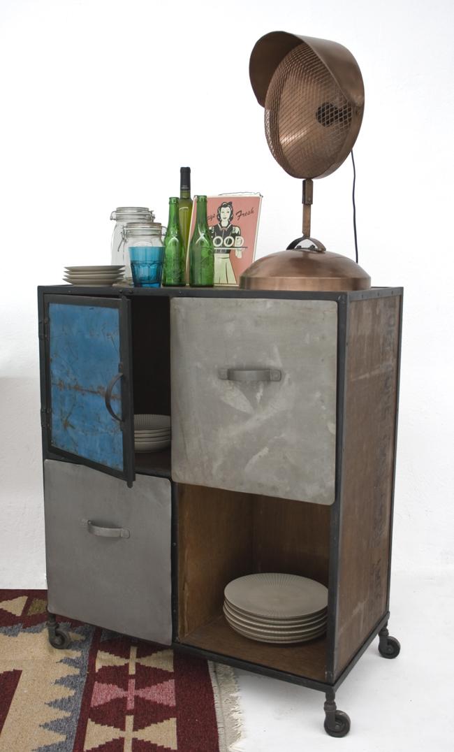 Muebles estilo vintage fabricados con materiales reciclados llenos de personalidad: <a href="/oui_home/">ouihome</a>
singularesmag.com/?p=15749