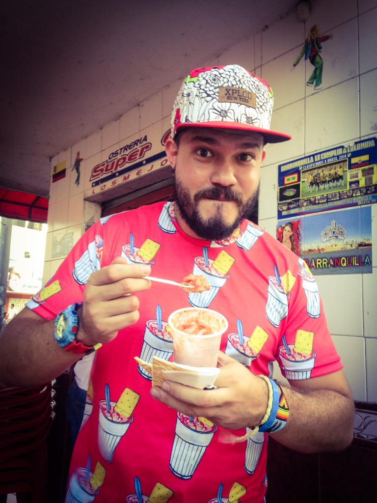 todomono's tweet photo. Buen día para jalarle a un coctel de frutos del mar. #Ostrería #202BAQ http://t.co/AnhJ2QDCi5