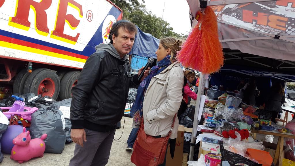 sergiopolite's tweet photo. @leatorcianti en plena actividad #ActitudSolidaria @EstacionK2 #Necochea con Anderson #PlanDeLaMariposa #Presente http://t.co/6hZQQBN8nW
