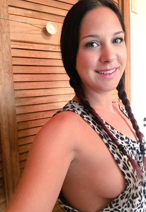 Is #SideBoobSunday a thing? It is now! On @MyFreeCams Let's get to #300 today! #SundayFunday http://t<a href="/tag/sideboobsunday"class="tags">#SideBoobSunday</a><a class="tags" href="/tag/myfreecams">@myfreecams</a><a href="/tag/sundayfunday"class="tags"><span>#sundayfunday</span></a>